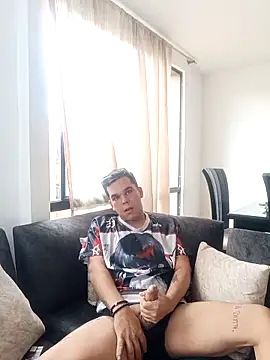 lxKyo online show from November 2025 06:46:02 PM