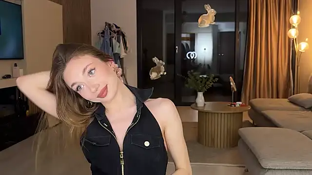 Snapshot of Jolienne chatting on May 2026 07:43:02 PM Jolienne online show from May 2026 07:43:02 PM
