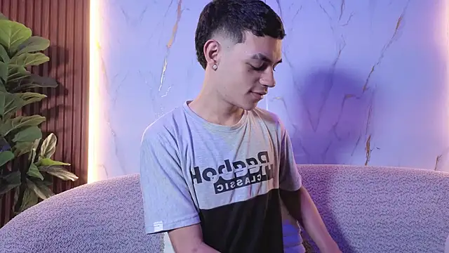 Snapshot of krisstormvg chatting on November 2025 07:49:02 PM krisstormvg online show from November 2025 07:49:02 PM