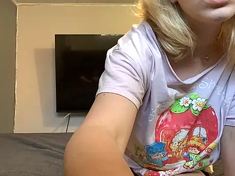 Snapshot of chaton_blanche chatting on April 2026 07:12:01 PM chaton blanche online show from April 2026 07:12:01 PM