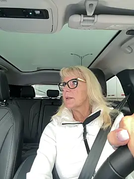 Snapshot of FitCougar chatting on April 2026 11:44:02 AM FitCougar online show from April 2026 11:44:02 AM