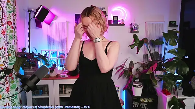 Snapshot of xzoeyryanx chatting on November 2025 04:42:01 PM xzoeyryanx online show from November 2025 04:42:01 PM