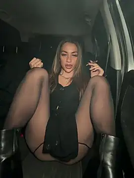 Snapshot of Badcrystal chatting on March 2026 11:33:01 PM Badcrystal online show from March 2026 11:33:01 PM