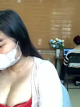 Snapshot of hide_from_colleagues chatting on March 2026 05:24:02 AM hide from colleagues online show from March 2026 05:24:02 AM