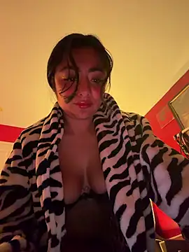 Snapshot of reinaass chatting on April 2026 05:27:01 AM reinaass online show from April 2026 05:27:01 AM