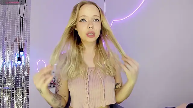 Snapshot of lucy_loy chatting on November 2025 01:55:01 PM lucy loy online show from November 2025 01:55:01 PM