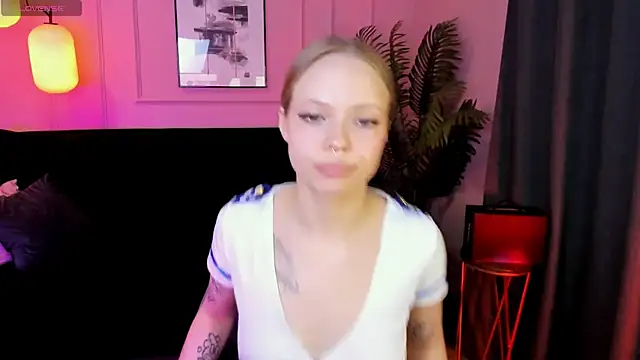 Snapshot of lucy_loy chatting on April 2026 06:58:02 AM lucy loy online show from April 2026 06:58:02 AM