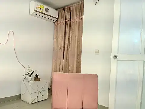 Snapshot of Luna_lexy04 chatting on April 2026 08:48:01 AM Luna lexy04 online show from April 2026 08:48:01 AM