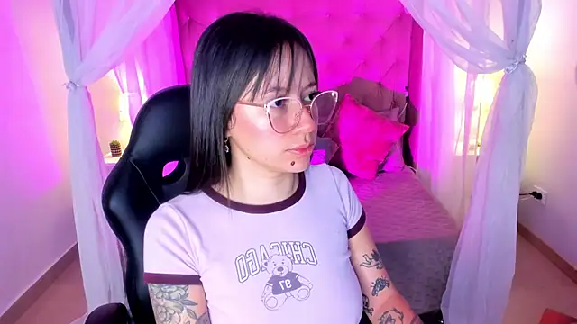 Snapshot of Annie_Petters chatting on June 2026 02:12:01 PM Annie Petters online show from June 2026 02:12:01 PM