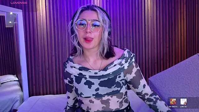 Snapshot of GabyRose9 chatting on March 2026 10:02:02 PM GabyRose9 online show from March 2026 10:02:02 PM