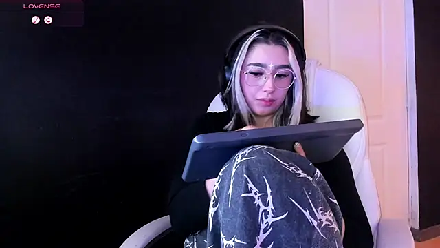 Snapshot of GabyRose9 chatting on March 2026 09:47:02 PM GabyRose9 online show from March 2026 09:47:02 PM