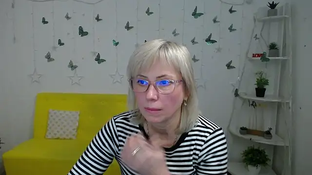 LaurenWishy online show from February 2026 12:49:01 PM