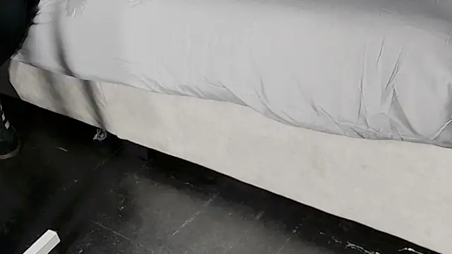 Mia elan   online show from December 2025 08:37:02 PM