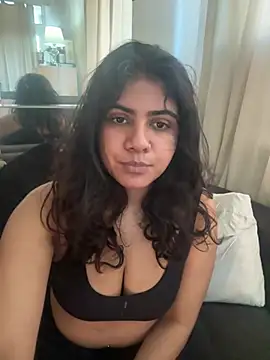 Snapshot of TiaBella_ chatting on February 2026 03:10:01 PM TiaBella online show from February 2026 03:10:01 PM