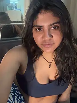 Snapshot of TiaBella_ chatting on April 2026 07:52:02 PM TiaBella online show from April 2026 07:52:02 PM