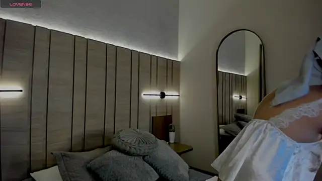 Zoe Mendez online show from November 2025 03:30:01 AM