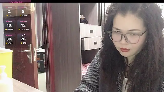 Huahua3187 online show from November 2025 01:22:01 PM