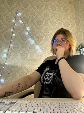 KrisRoyal online show from November 2025 09:30:01 AM