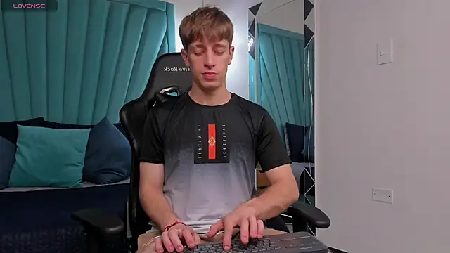 Snapshot of Ostin_Saints chatting on November 2025 01:14:02 PM Ostin Saints online show from November 2025 01:14:02 PM