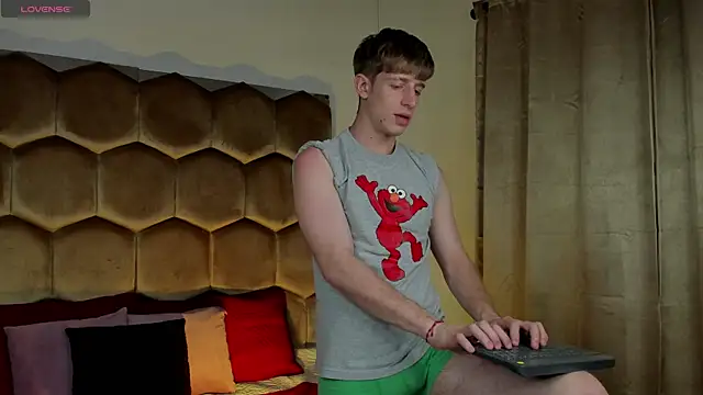 Snapshot of Ostin_Saints chatting on December 2025 02:01:01 PM Ostin Saints online show from December 2025 02:01:01 PM