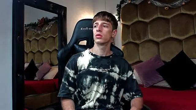 Snapshot of Ostin_Saints chatting on December 2025 12:36:02 PM Ostin Saints online show from December 2025 12:36:02 PM