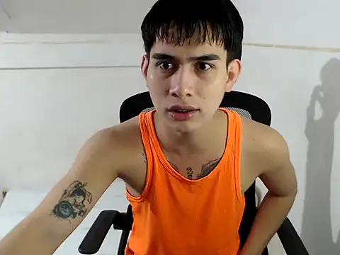 DecentGUy04 online show from November 2025 09:41:02 AM