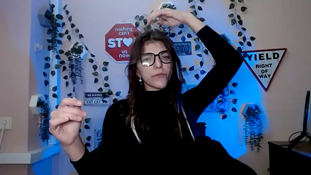 Snapshot of Sweeet_Emilyy chatting on December 2025 01:39:01 PM Sweeet Emilyy online show from December 2025 01:39:01 PM