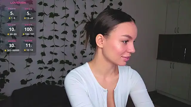 Tiffany Sweetie online show from April 2026 04:23:01 PM