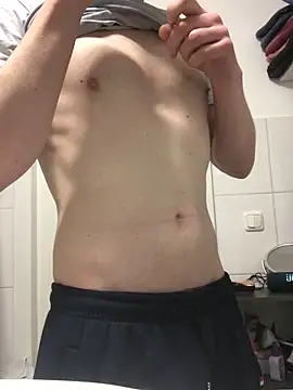 Snapshot of Spielzeugtwink chatting on March 2026 11:10:01 PM Spielzeugtwink online show from March 2026 11:10:01 PM