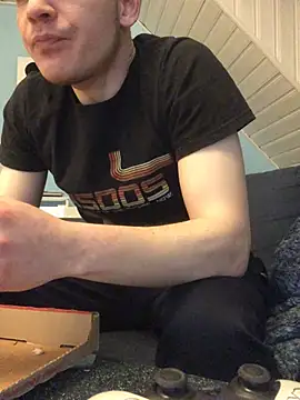 Snapshot of Spielzeugtwink chatting on March 2026 09:20:01 PM Spielzeugtwink online show from March 2026 09:20:01 PM