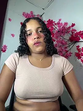 Snapshot of chleo_rosse chatting on April 2026 03:06:01 AM chleo rosse online show from April 2026 03:06:01 AM