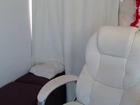 Snapshot of Perla_2026 chatting on December 2025 08:40:01 PM Perla 2026 online show from December 2025 08:40:01 PM