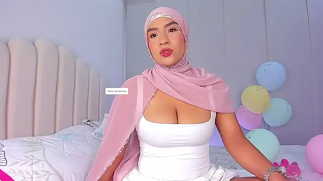 Amira-Zahra online show from April 2026 09:39:01 PM