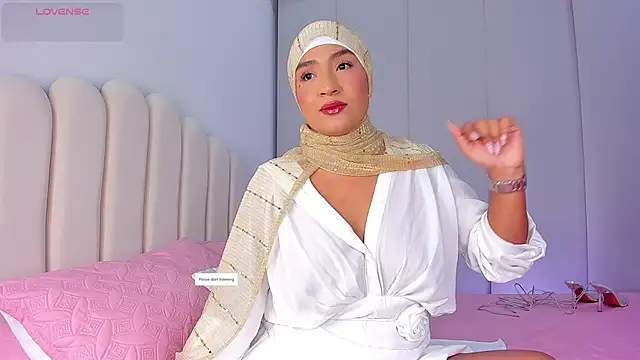 Snapshot of Amira-Zahra chatting on June 2026 10:45:02 PM Amira-Zahra online show from June 2026 10:45:02 PM