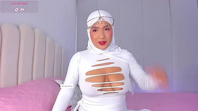 Snapshot of Amira-Zahra chatting on June 2026 10:25:01 PM Amira-Zahra online show from June 2026 10:25:01 PM