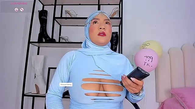 Snapshot of Amira-Zahra chatting on June 2026 10:33:01 PM Amira-Zahra online show from June 2026 10:33:01 PM