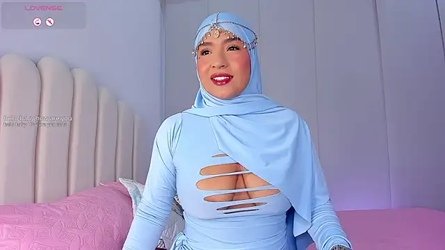 Snapshot of Amira-Zahra chatting on July 2026 10:04:01 PM Amira-Zahra online show from July 2026 10:04:01 PM