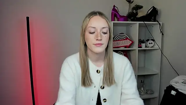 EvelynBlond online show from March 2026 01:38:01 PM