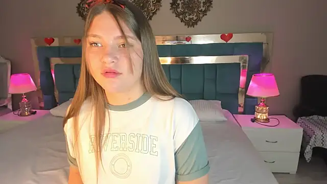 LiiaVelvet online show from April 2026 03:48:01 AM