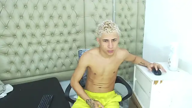 HollmanFronsh online show from November 2025 02:04:02 AM