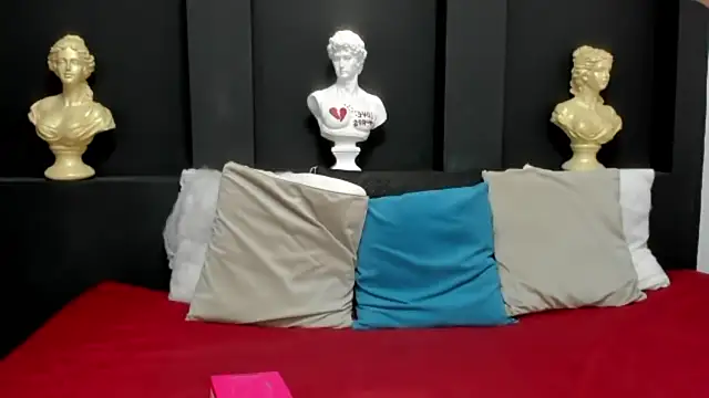 emilyrousee01 online show from April 2026 07:11:02 PM