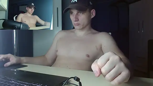 Poliglotjoe1 online show from December 2025 05:40:02 PM