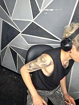 Snapshot of megan_NL chatting on February 2026 05:22:02 PM megan NL online show from February 2026 05:22:02 PM