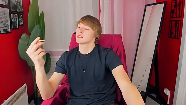 DonaldWoon online show from November 2025 03:45:01 PM