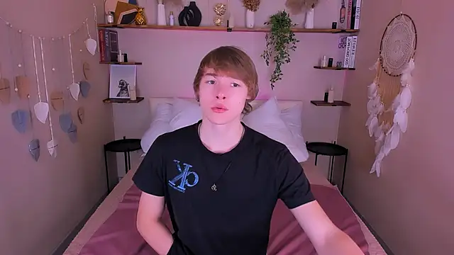 DonaldWoon online show from November 2025 12:40:01 PM