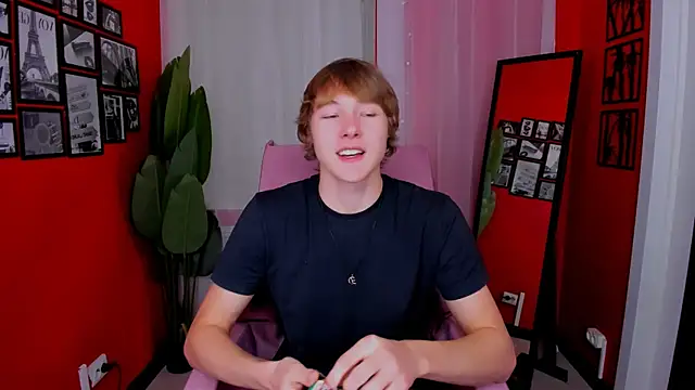 DonaldWoon online show from December 2025 03:54:02 PM