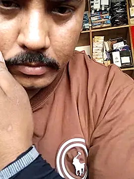 Snapshot of Roy___121 chatting on May 2026 09:39:01 AM Roy 121 online show from May 2026 09:39:01 AM