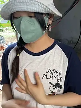 Snapshot of XndSeraphina chatting on June 2026 04:40:01 AM XndSeraphina online show from June 2026 04:40:01 AM