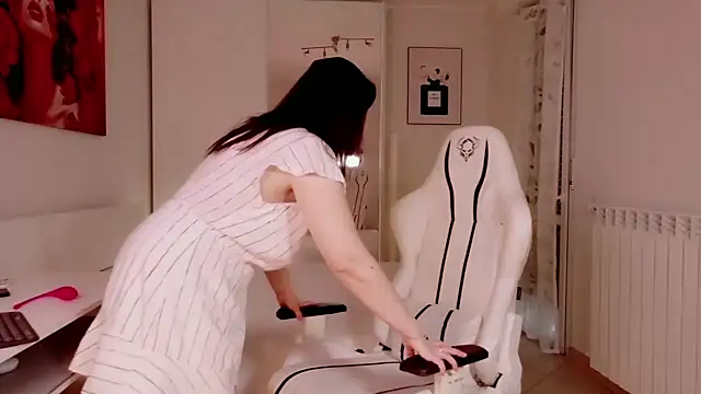 Snapshot of FlirtyFox_ chatting on February 2026 12:59:02 PM FlirtyFox online show from February 2026 12:59:02 PM