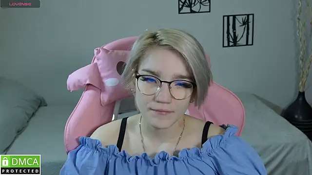 Megan Lora online show from January 2026 12:48:02 AM